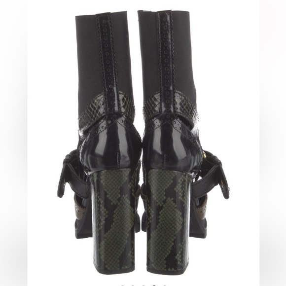 Burberry lace up boots - size 6.5 - Picture 5 of 10